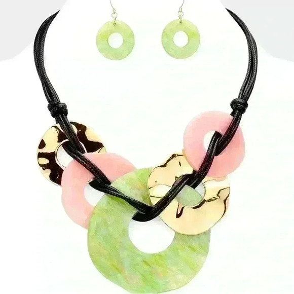 CHUNKY ABSTRACT PINK & GREEN LINK NECKLACE - Picture 1 of 2